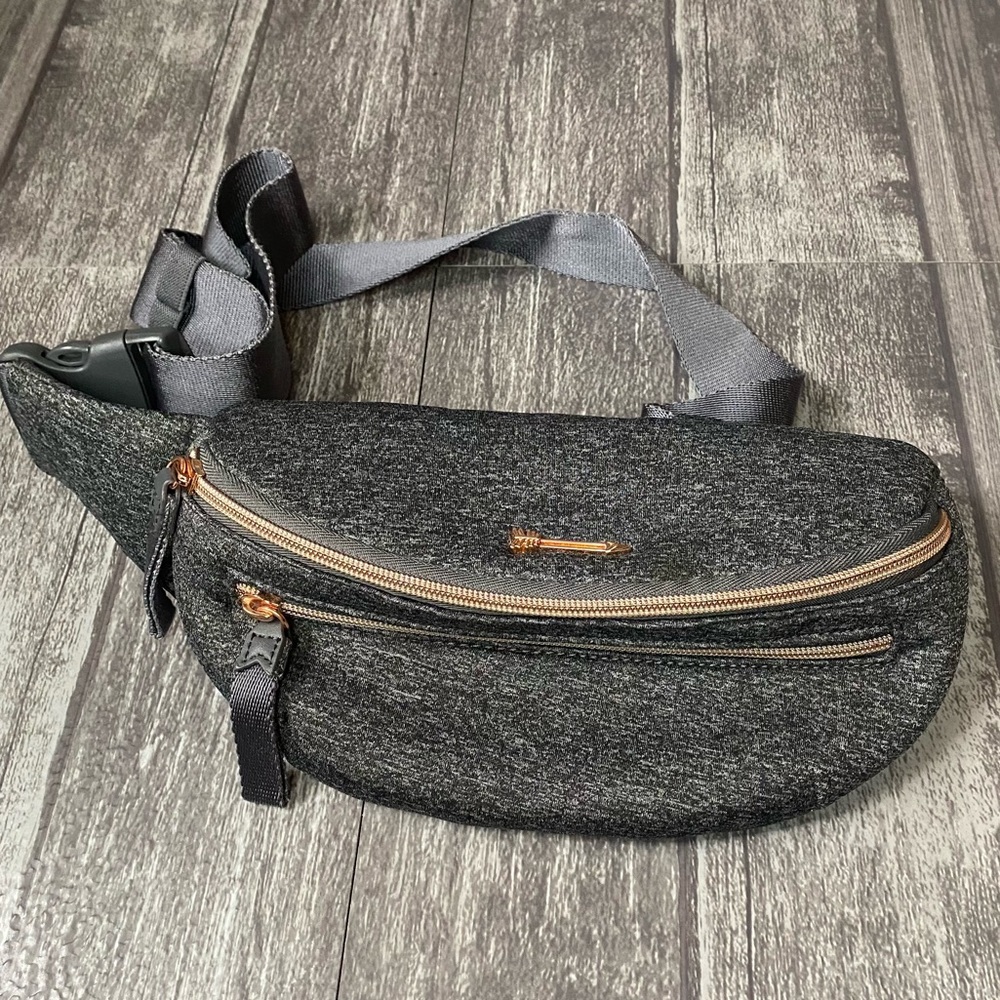 Stella & Dot Crush It Waist/Shoulder Bag